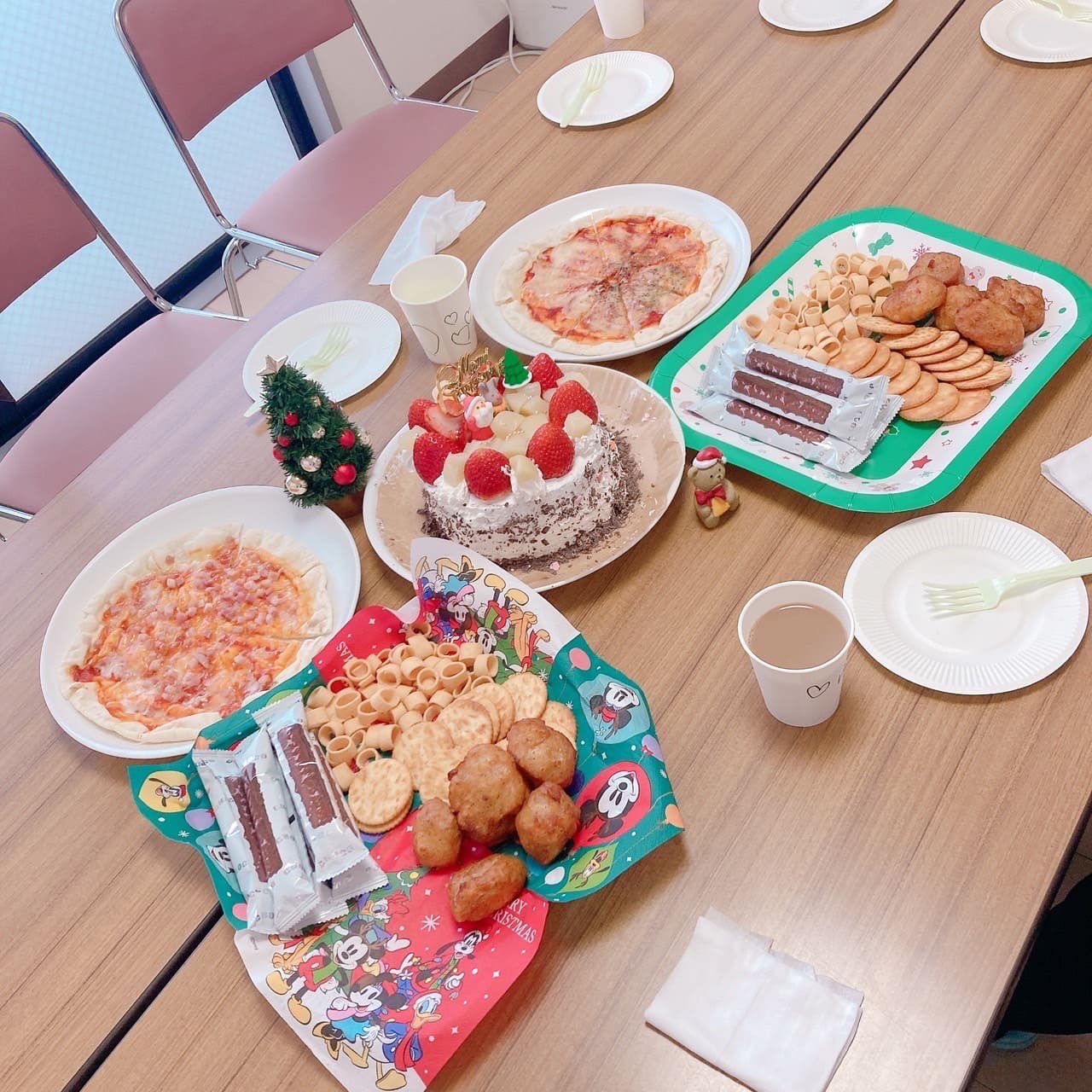 クリスマスパーティーの料理