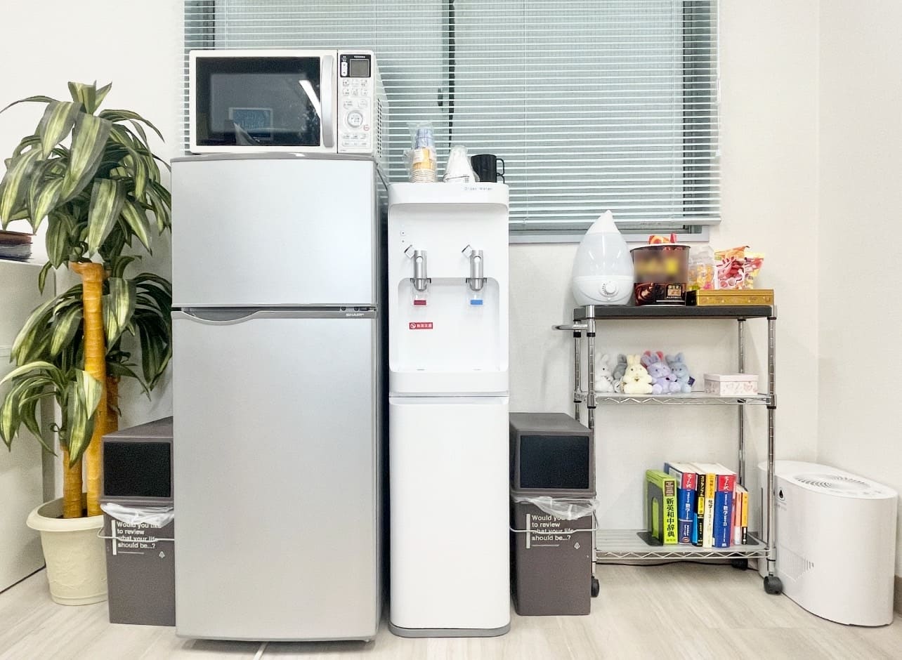 清潔感があり、整理整頓された教室内の風景